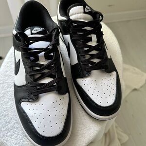 Nike Men's Black and White Sneakers